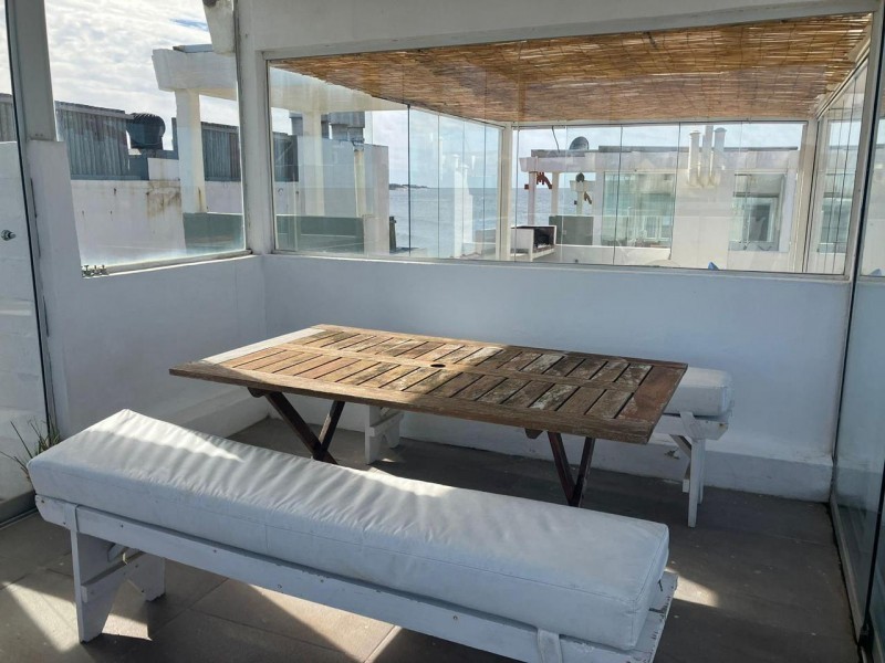Excelente Penthouse reciclado primera linea frente al mar en Montoya
